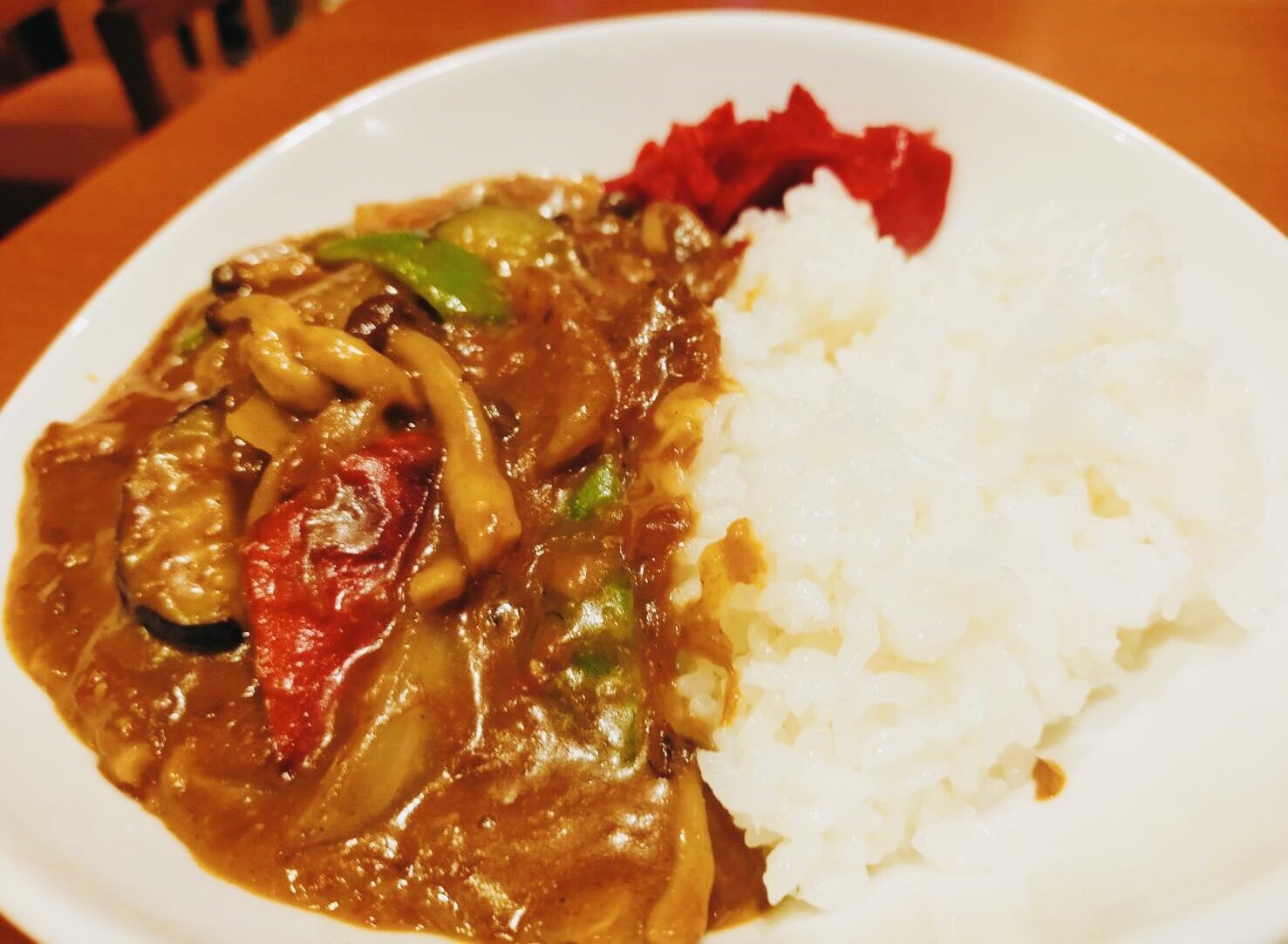 煮込みチキンと野菜のカレー